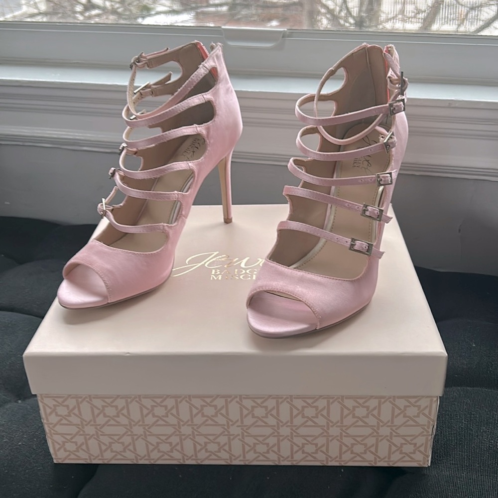 Badgley Mischka pale pink satin strappy shoes size 8 NIB never worn.